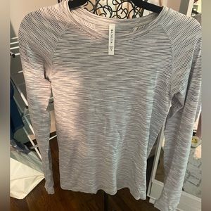 Athleta long sleeve top